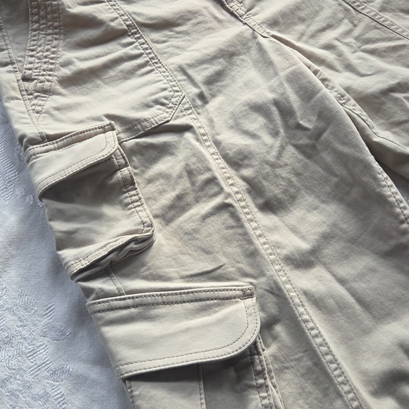 *Light Tan* Hollister Ultra High Rise Baggy Cargo Pants Size 24-25 (000R) - Picture 5 of 16